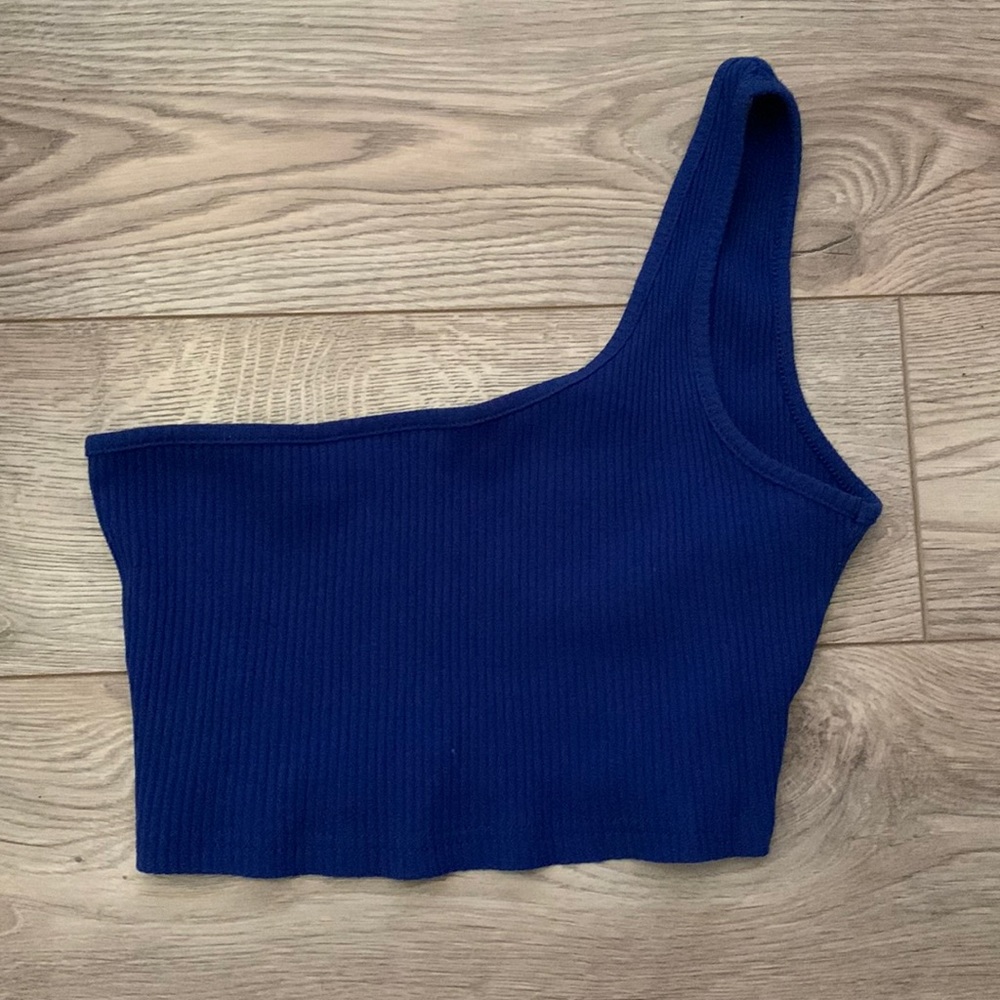 One Shoulder Going Out Top
